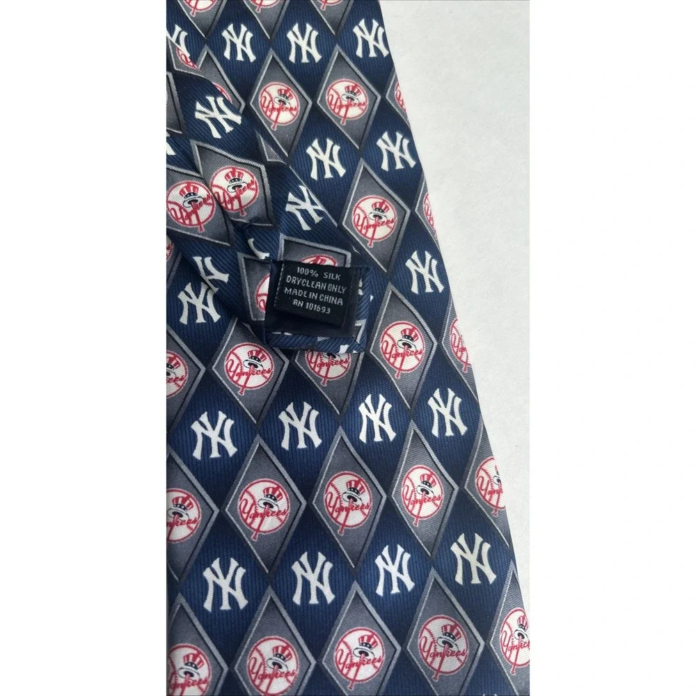 MLB Major League Baseball By Eagle Neckwear Mens NY Yankees All Over Neck Tie